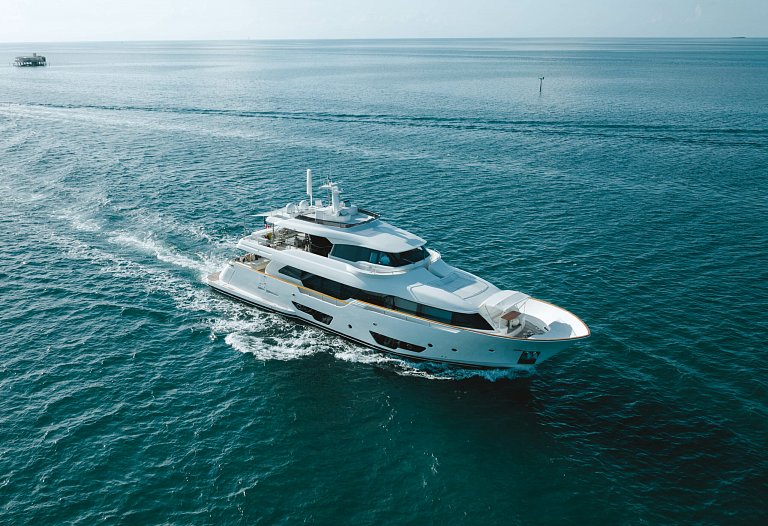 100' Ferretti